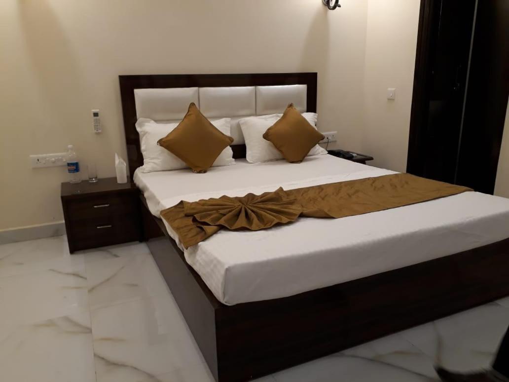 Hotel Wisteria -Main Highway Hotel Zirakpur Exterior photo