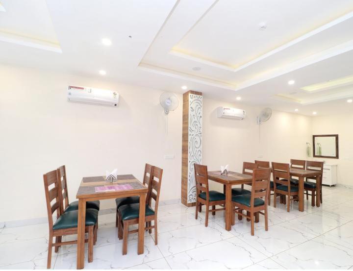 Hotel Wisteria -Main Highway Hotel Zirakpur Exterior photo