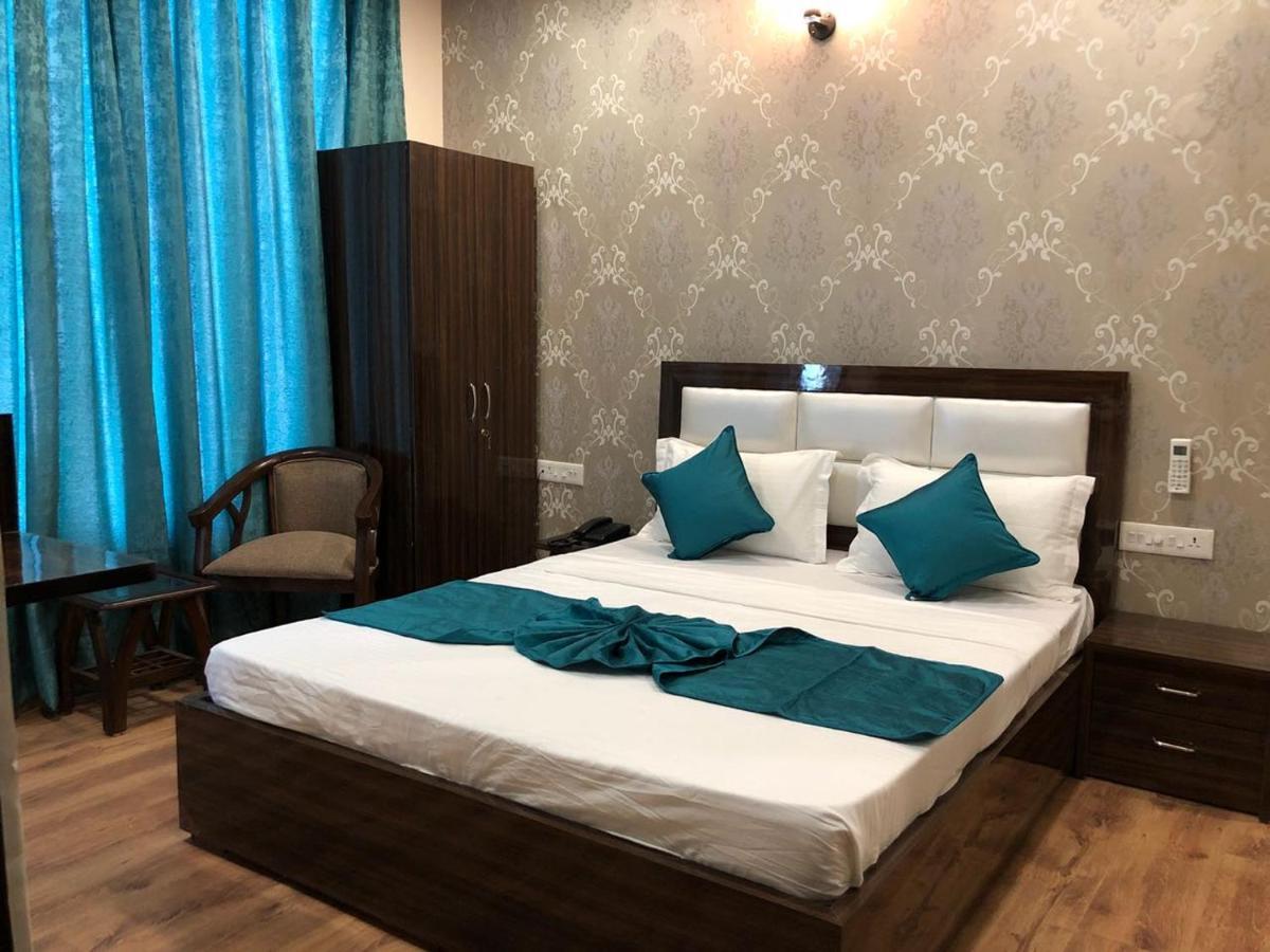 Hotel Wisteria -Main Highway Hotel Zirakpur Exterior photo