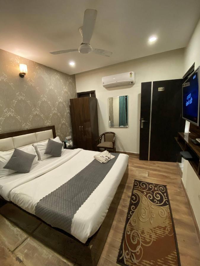 Hotel Wisteria -Main Highway Hotel Zirakpur Exterior photo