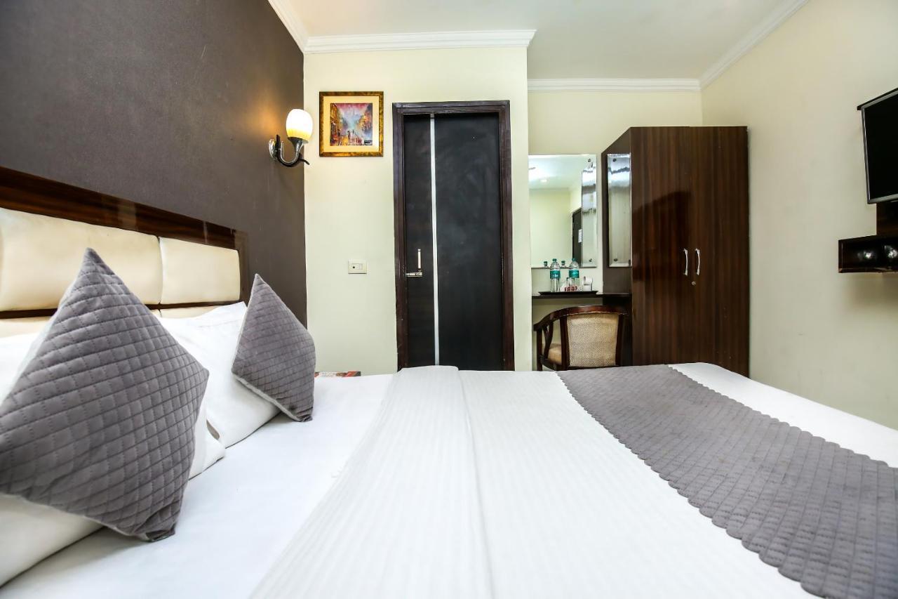Hotel Wisteria -Main Highway Hotel Zirakpur Exterior photo